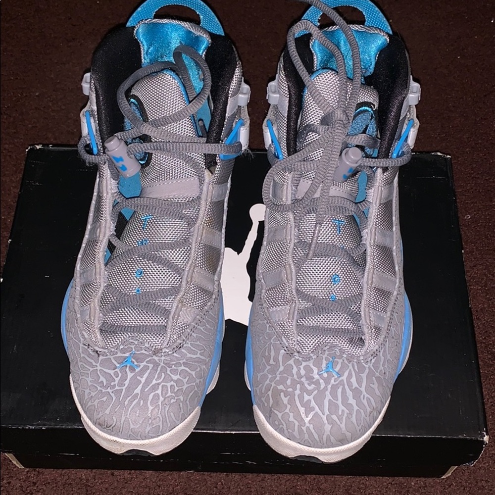 Jordon 6 rings in Gray size 6.5 boys grade school.